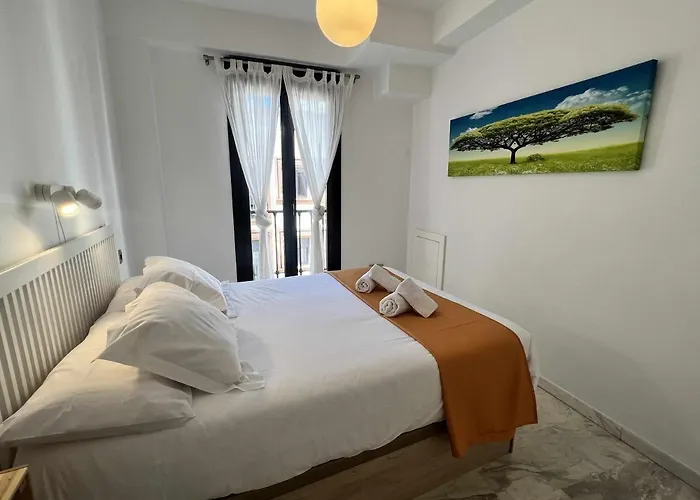 Atico San Bernardo Terraza Y Parking Incluido